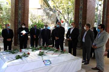 ادای احترام سرپرست و هیات رئیسه به شهدای گمنام دانشگاه